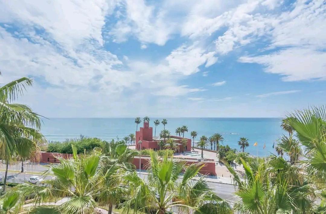 El Estudio De La Playa Benalbeach Holidays Paradise Apartamento